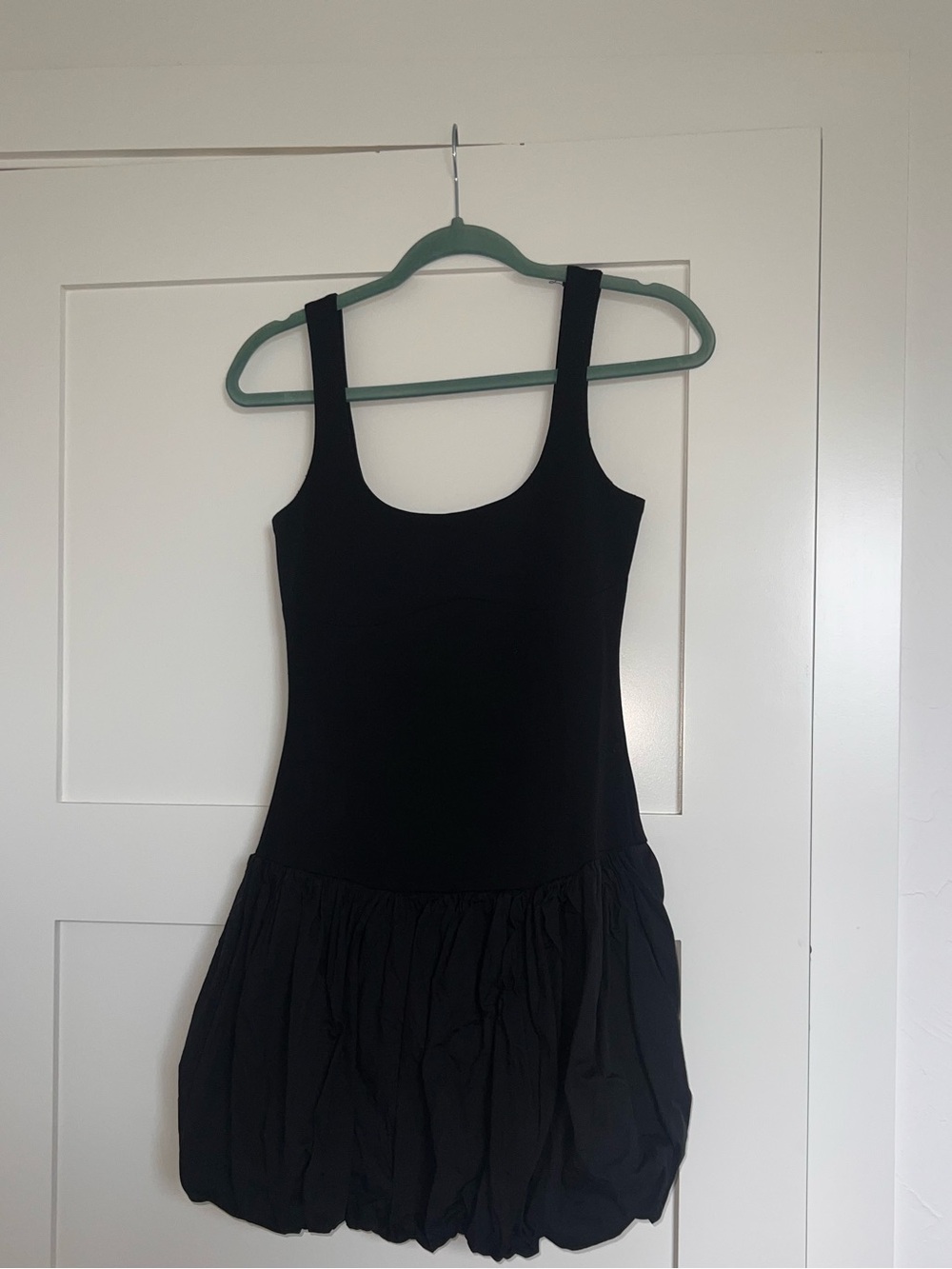Mabel- Black Scoop Neck Bubble Hem Dress